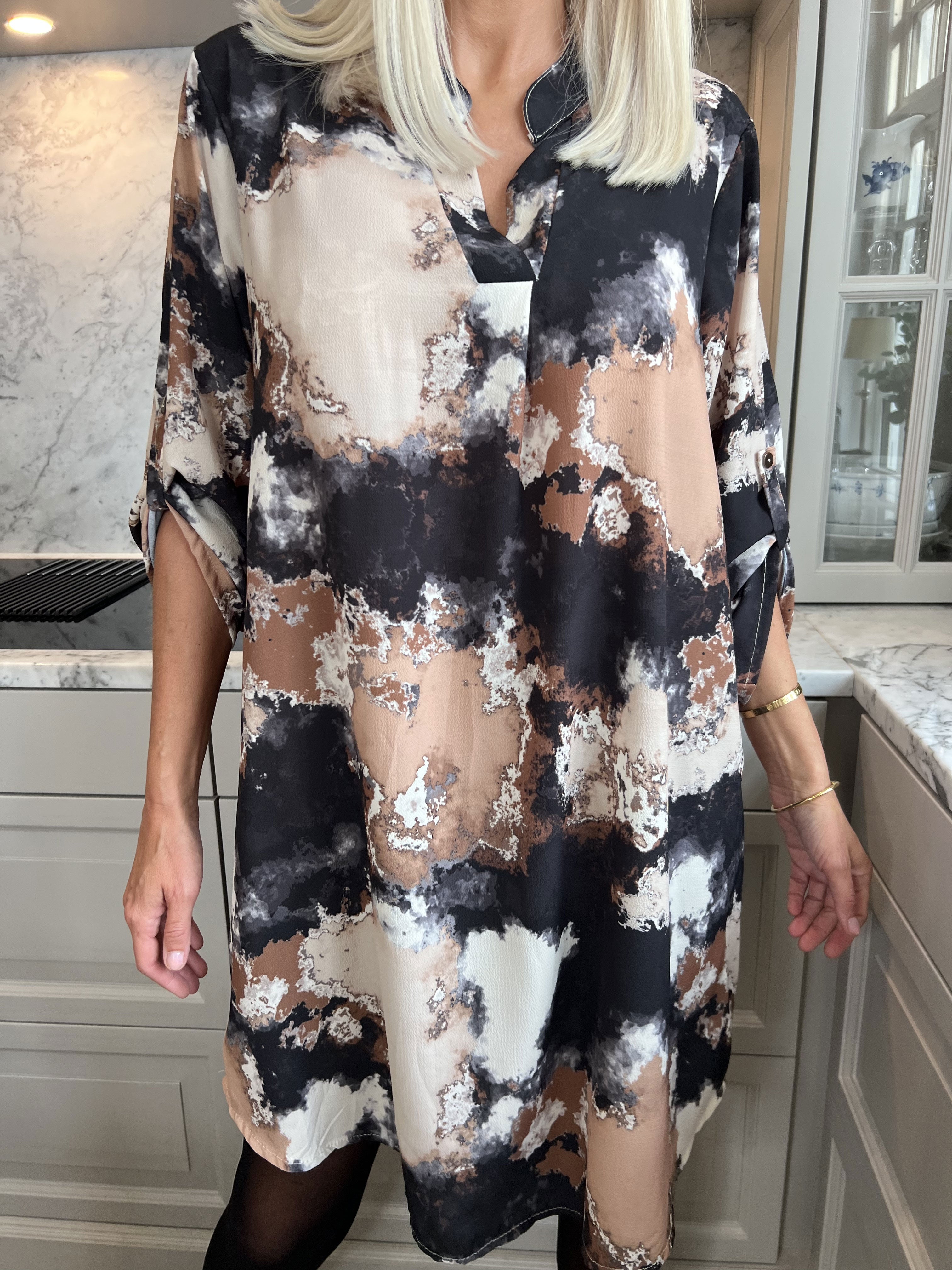 Vanesa Dress Batik - Let og luftig mønstret kjole